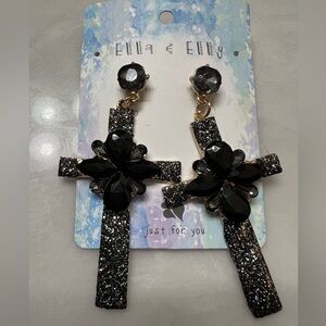 Blk dangling earrings in new condition never worn